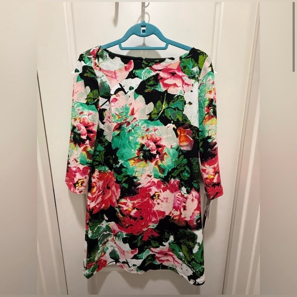 NWT. Nicole Miller New York. Floral Sheath
Dress. Size 6.
